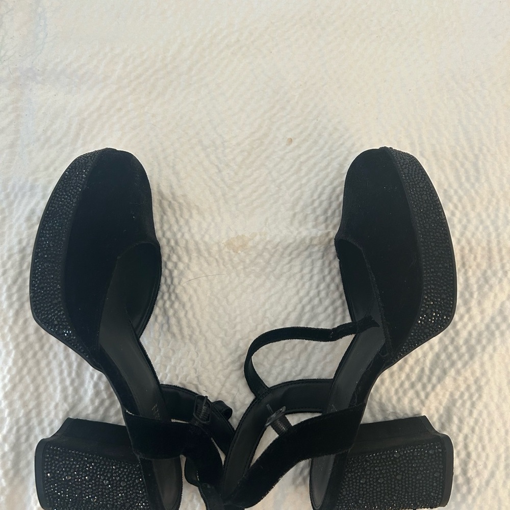 Shoes - Picture 4 of 5